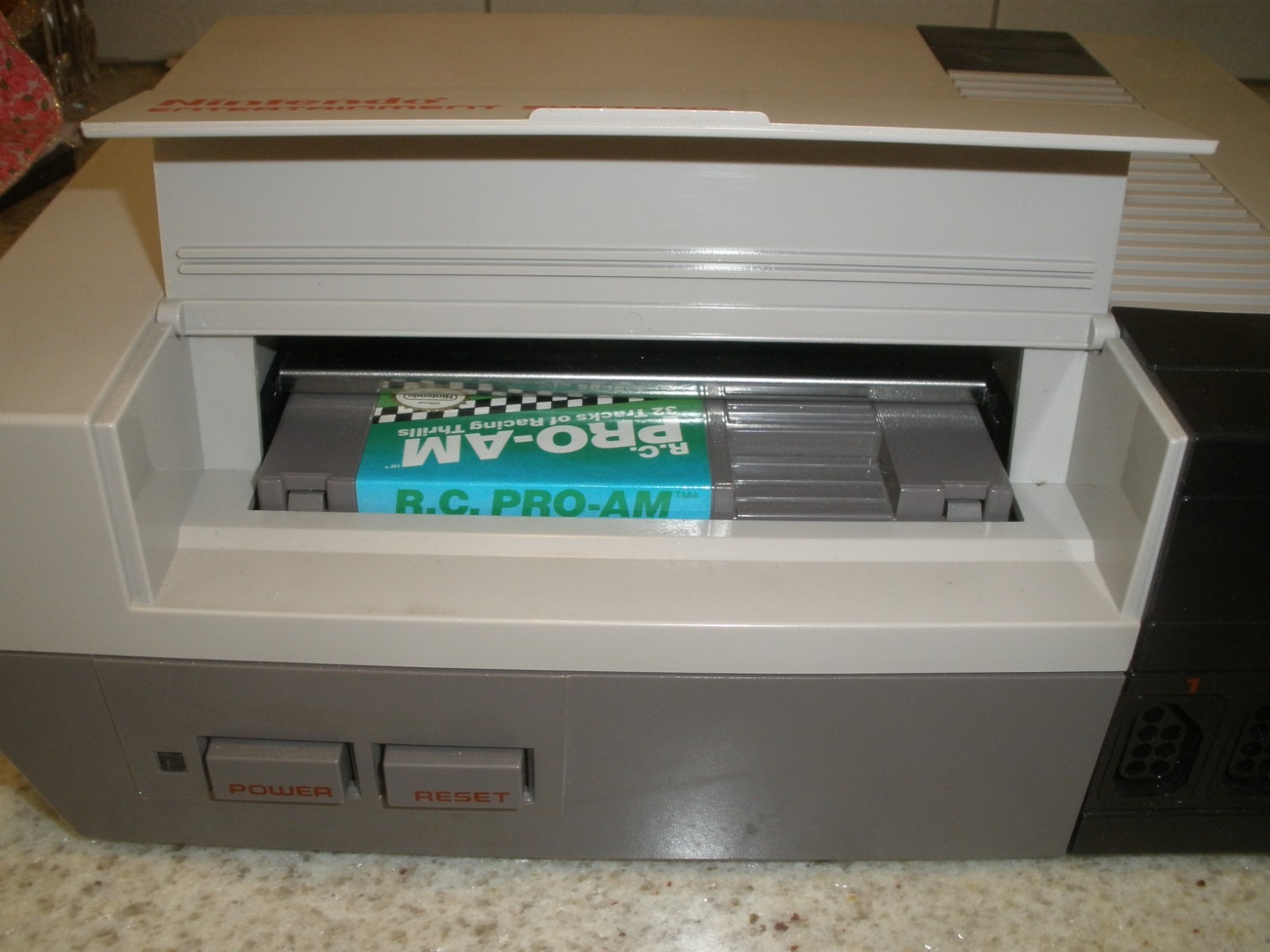 VINTAGE NINTENDO NES HOME CONSOLE TESTED WORKS NES-001 WITH GAME