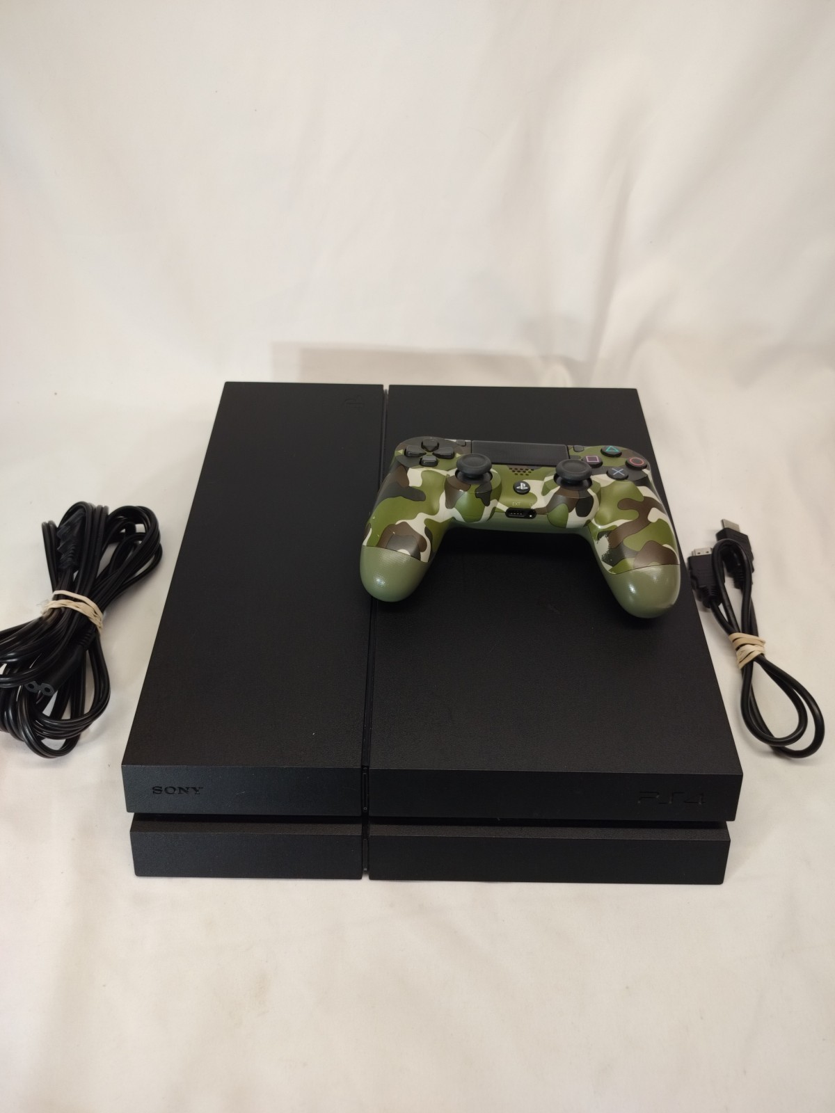 Sony Playstation 4 CUH-1215A Console W/Controller. Tested