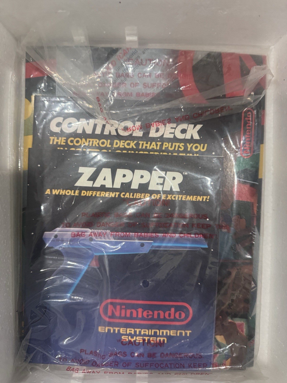 Nintendo NES Action Set Console Gray Black Zapper Light Gun Controllers Game Box