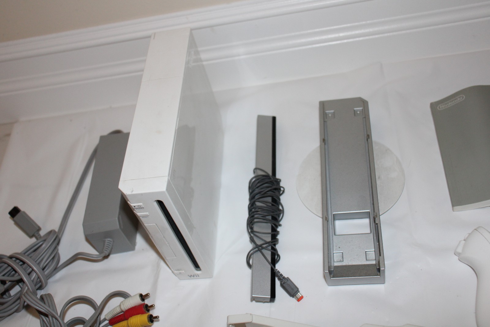 Wii Nintendo Console Bundle with 3 remotes, Gun and 4 Wii Games COMPLETED YSTEM