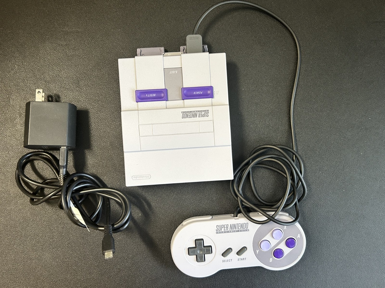 Super Nintendo Console CLV-201 with a Controller CLV-202 and power cord