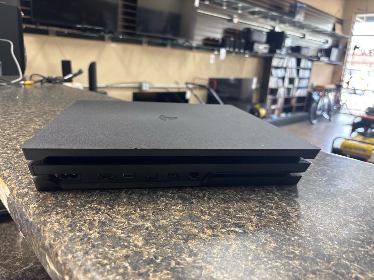 USED SONY PLAYSTATION 4 PRO CUH-7215B 1TB VIDEO GAME CONSOLE (QUI004885)