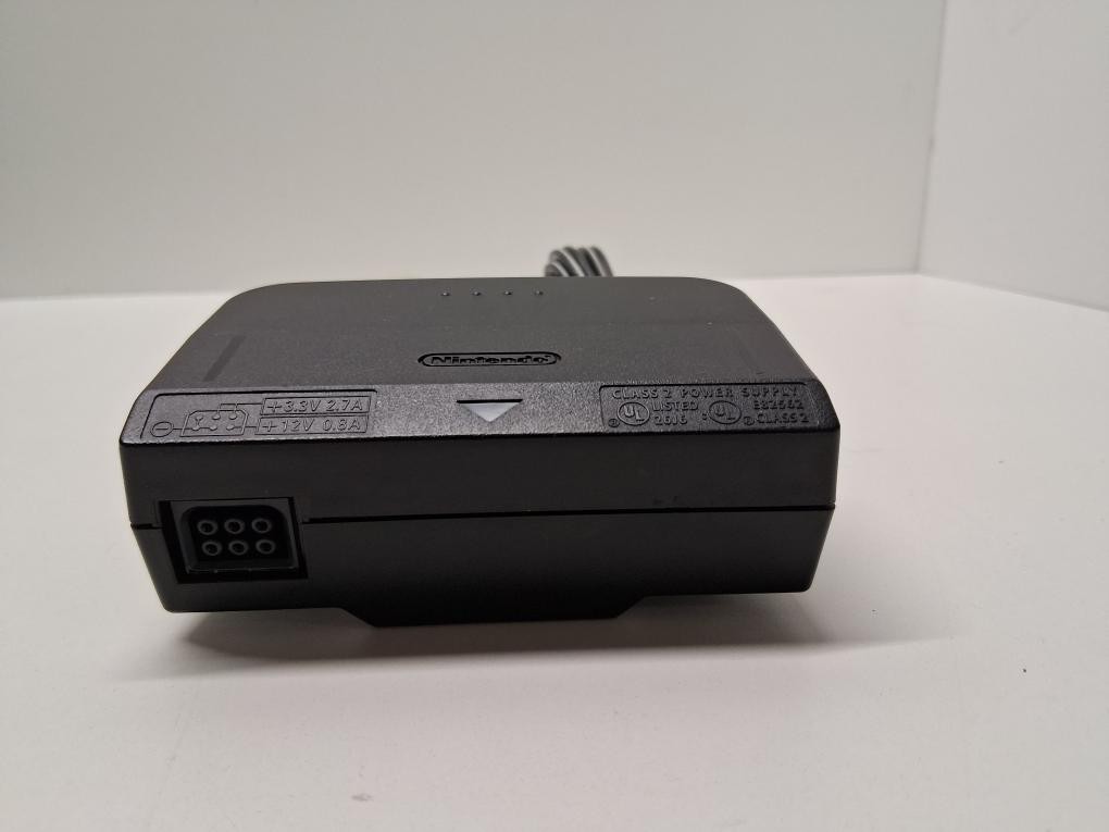 NINTENDO 64 SYSTEM CONSOLE NUS-001 (P06035648)