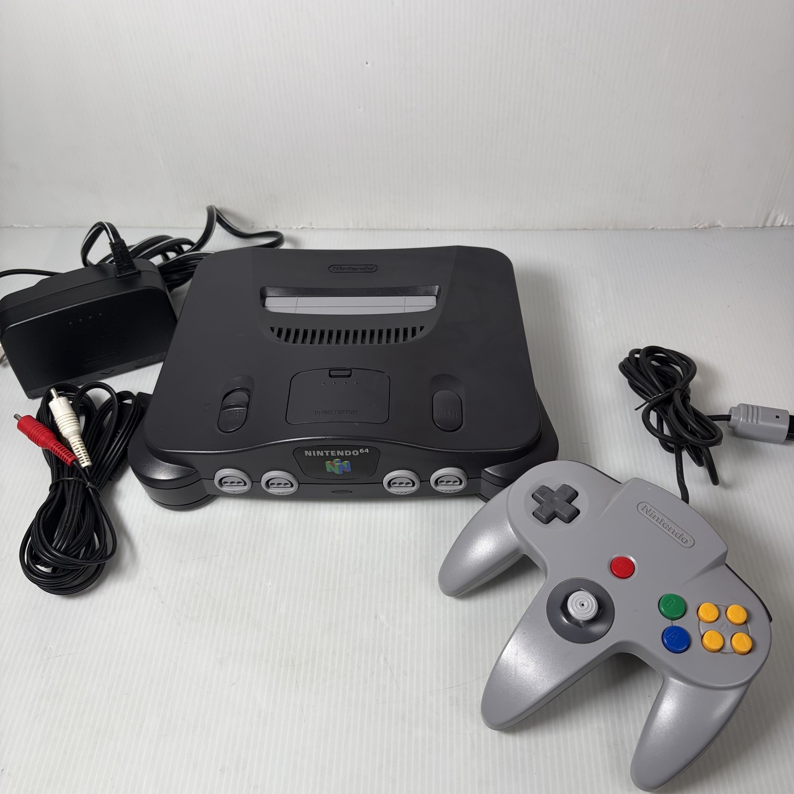 Nintendo 64 N64 Console System Gray NUS-001(USA) with OEM Controller & Cables