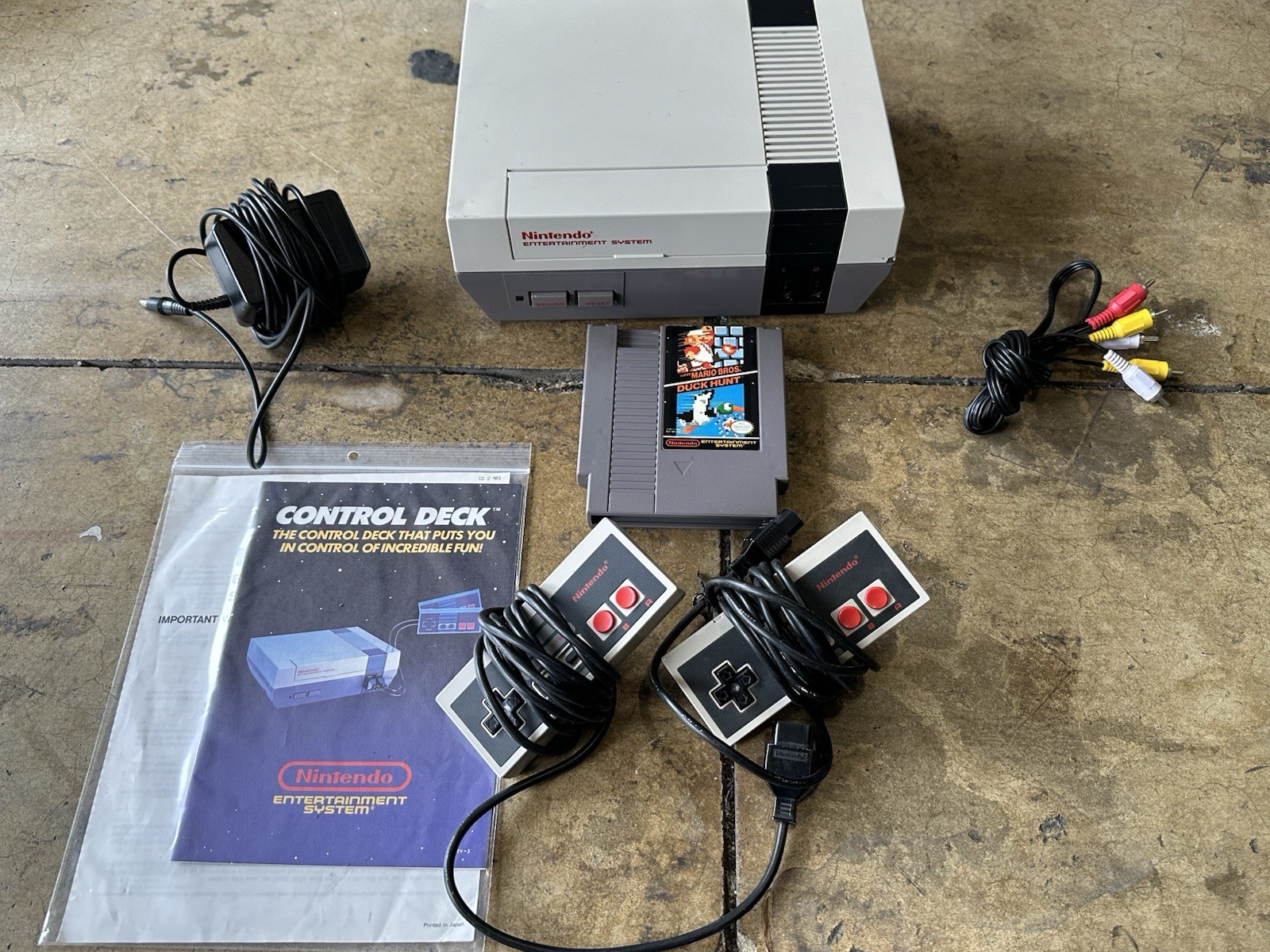 Nintendo NES Console Bundle With Manual Control Deck Super Mario Bros Duck Hunt