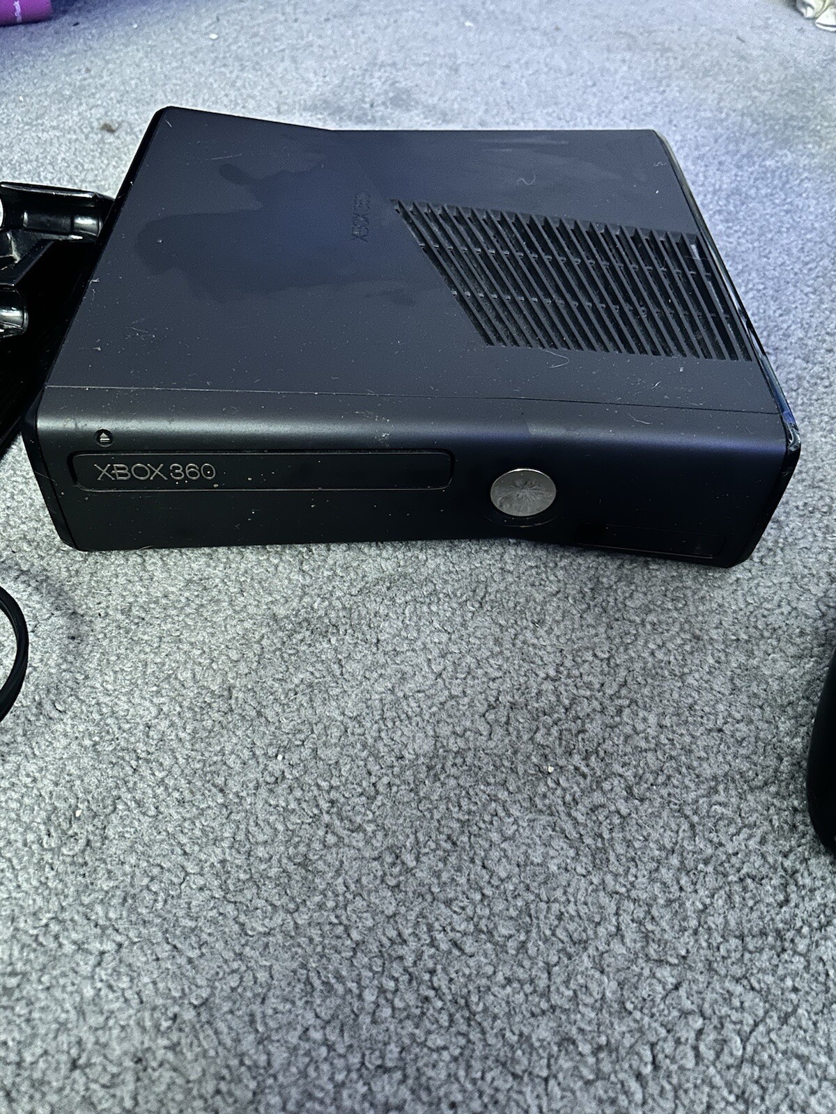 Xbox 360 250 GB Slim Console with accessories and games (used)