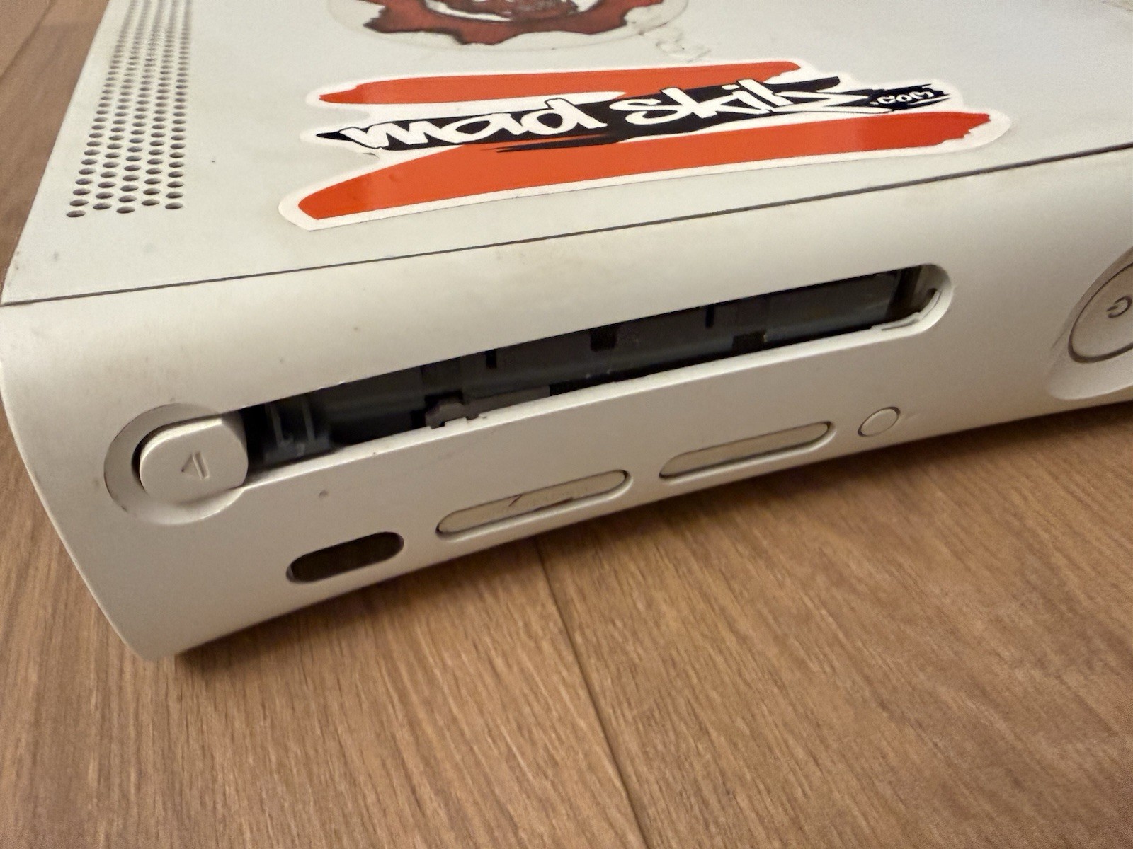 Microsoft Xbox 360 White Console FOR PARTS REPAIR AS IS Broken Disc Tray