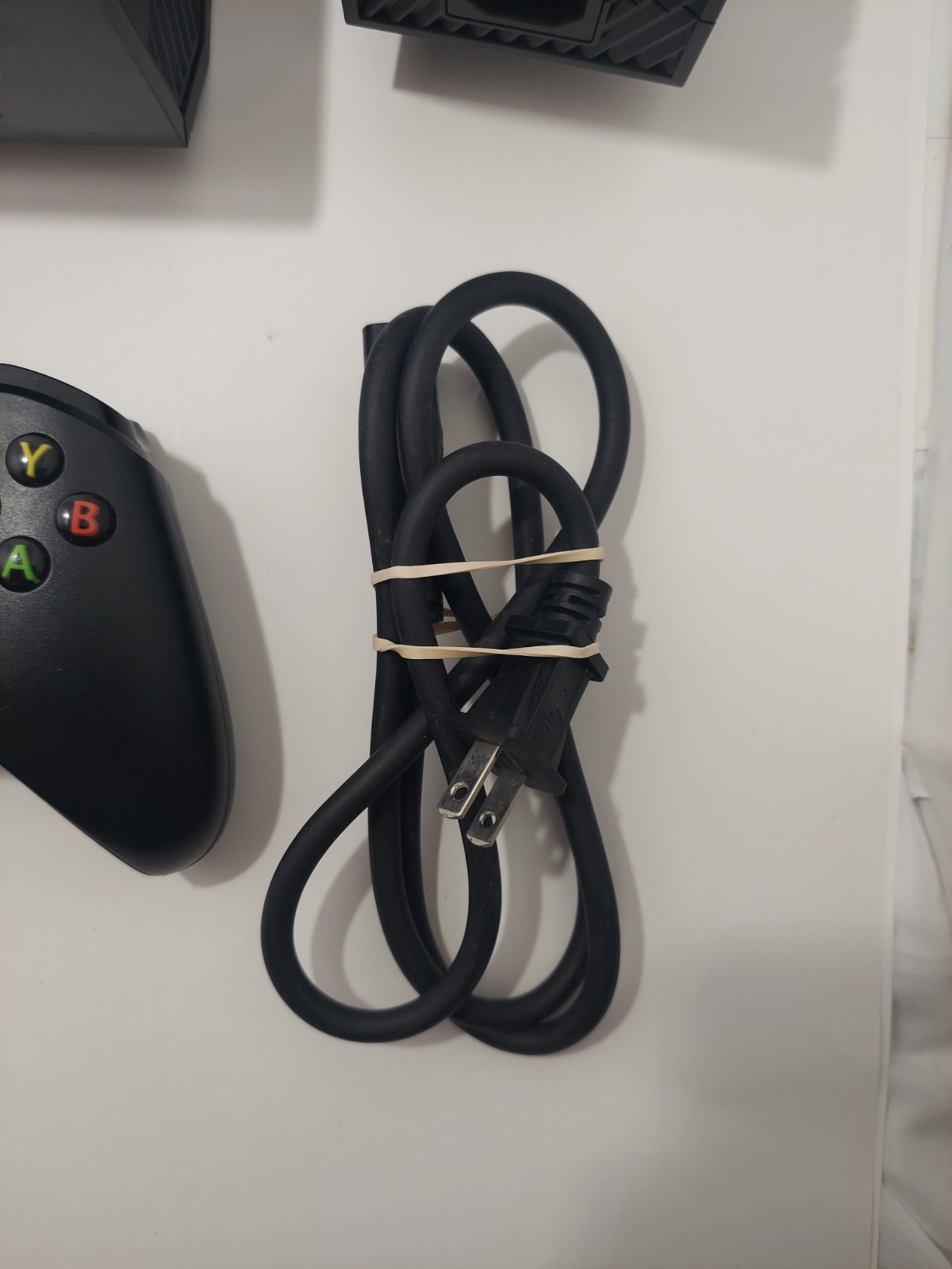 Xbox One 500GB Console Bundle – Controller With Game, Power & HDMI Cord – Tested