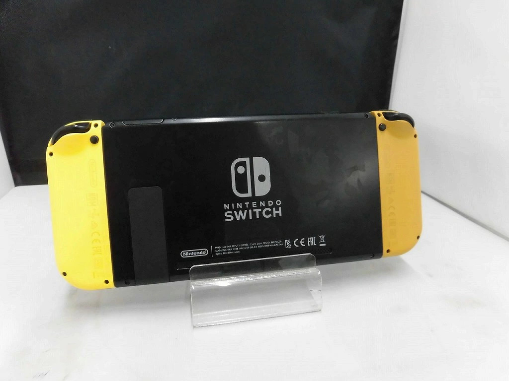 Nintendo Switch Pokémon Let’s Go! Eevee Set (with Poké Ball Plus)