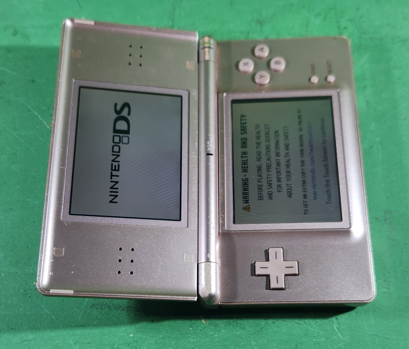METALLIC ROSE PINK NINTENDO DS LITE SYSTEM W CHARGER CONSOLE HANDHELD USG-001