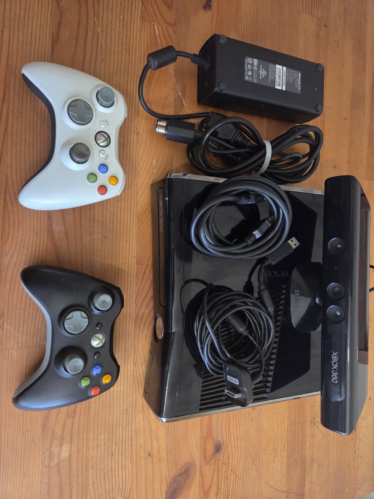 Microsoft Xbox 360 Slim 250GB Console Bundle 2 Controllers/Kinect 15 Game Lot!