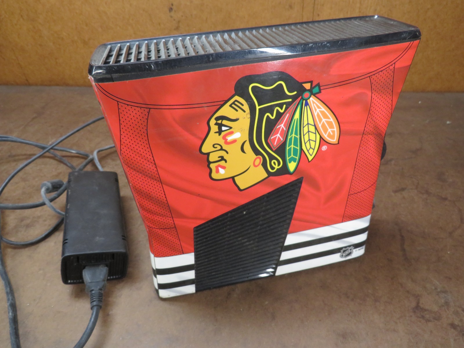 Microsoft Xbox 360 S Console T439 Chicago Blackhawks NHL W/ Power Supply Working