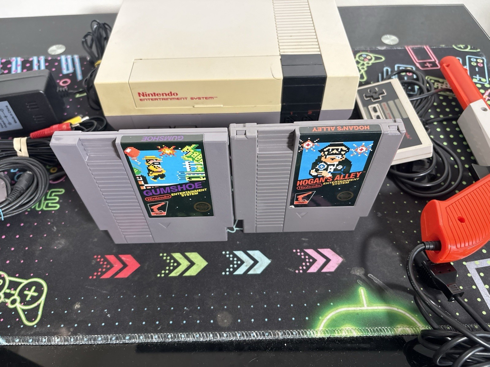 Nintendo Original NES-001 Entertainment System NES Console Zapper 2 Games