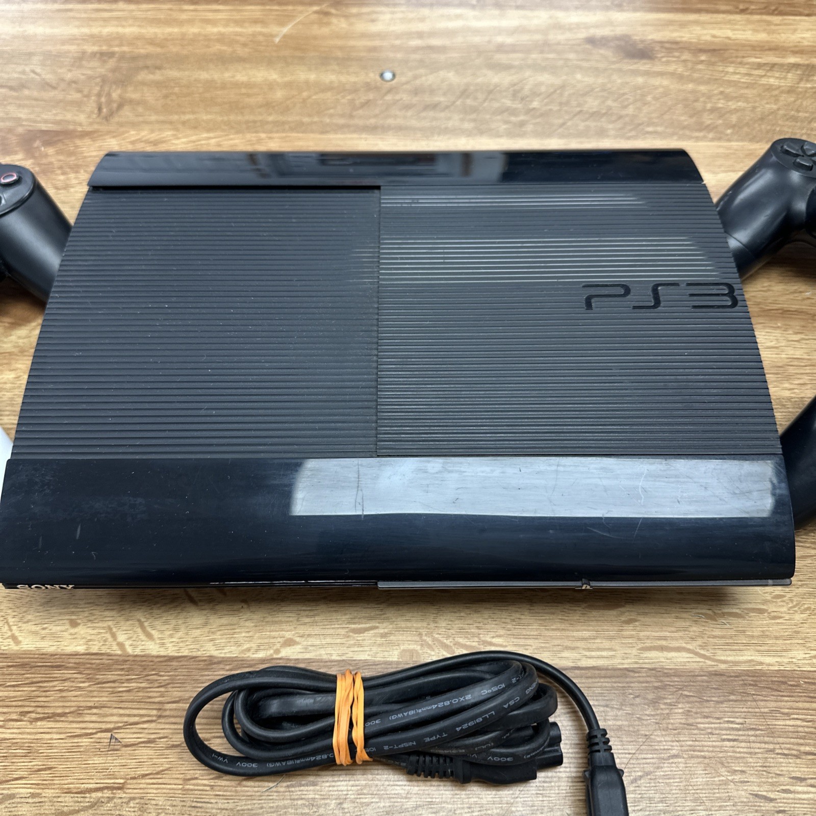 PlayStation 3 250GB W/ 4 Controllers *WORKS BUT DOESNT READ DISKS*& power supply