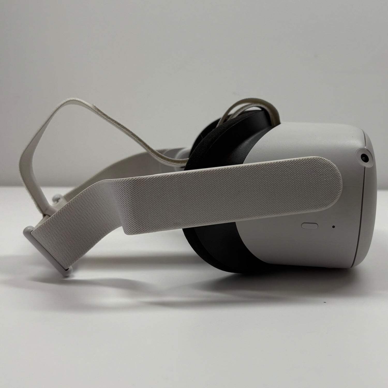 Meta Quest 2 128GB Standalone All-in-One VR Headset KW49CM