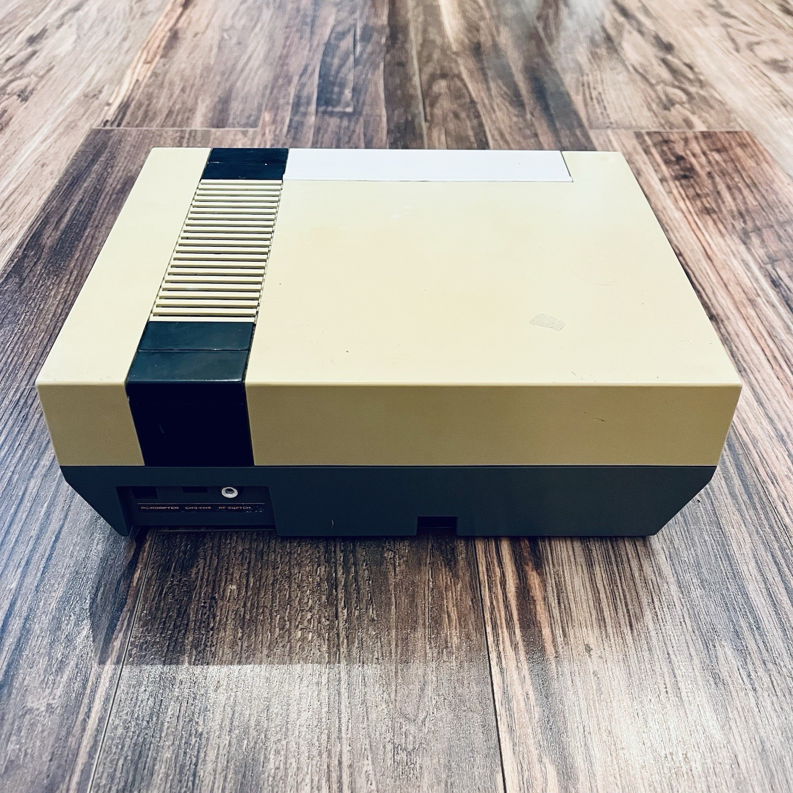 1985 Original NES Nintendo System Console NES-001, Powers On – READ DESCRIPTION