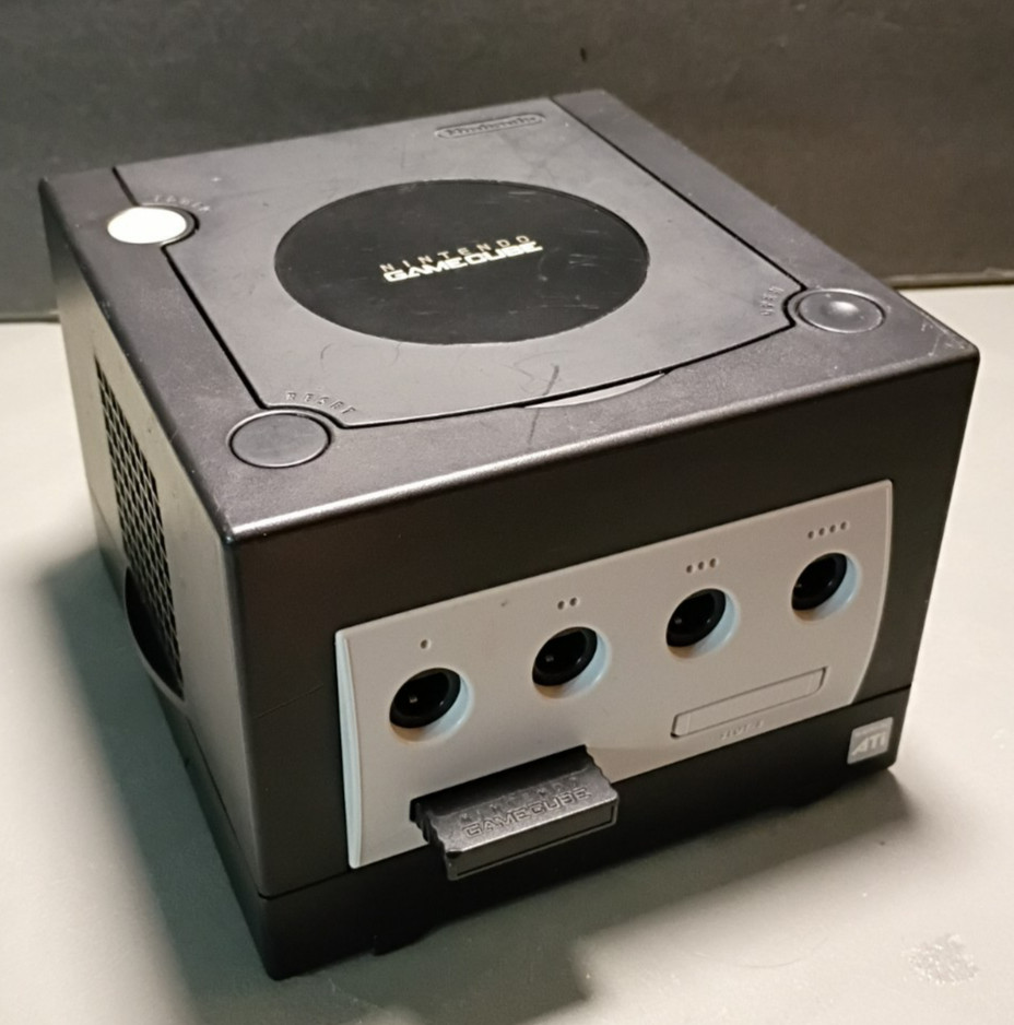 Nintendo GameCube Console Bundle 13 Games 2 Controllers + Accessories