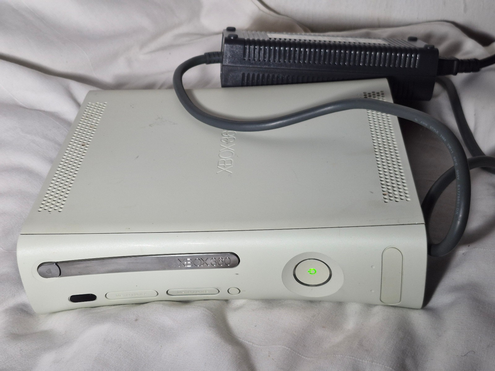 Microsoft Xbox 360 Pro 20GB Console – Matte White