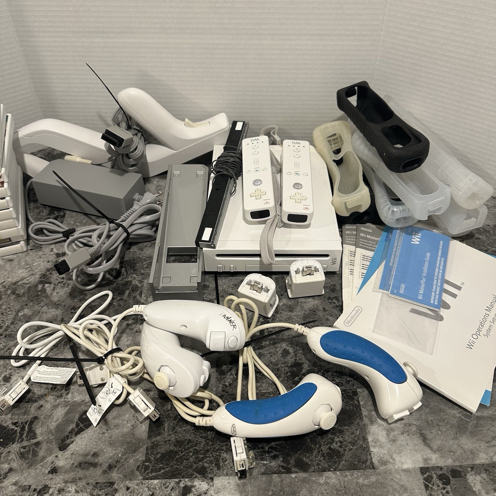 Nintendo Wii RVL-001 White Large Bundle W/Games And Lots Of Accessories Tested