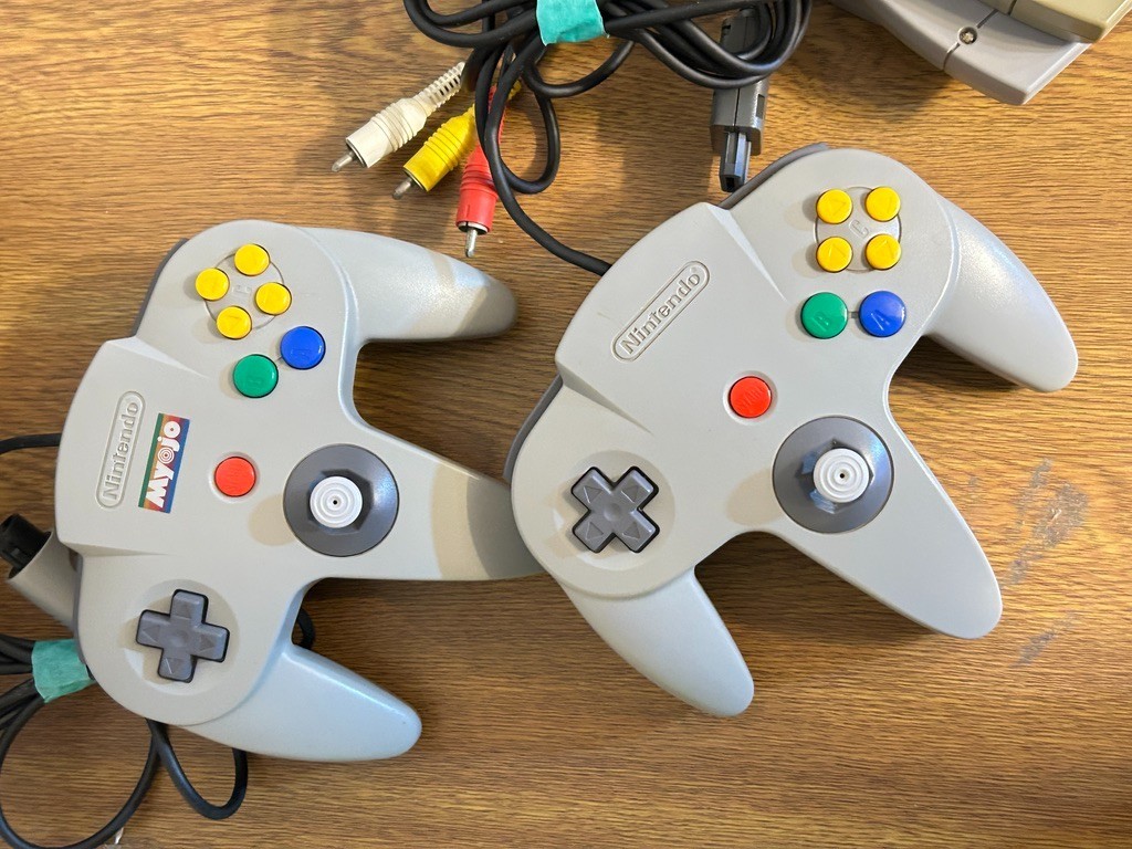 Nintendo 64 NUS-001 JPN TESTED 2 Controllers Tight Sticks 6 Games Mario Smash