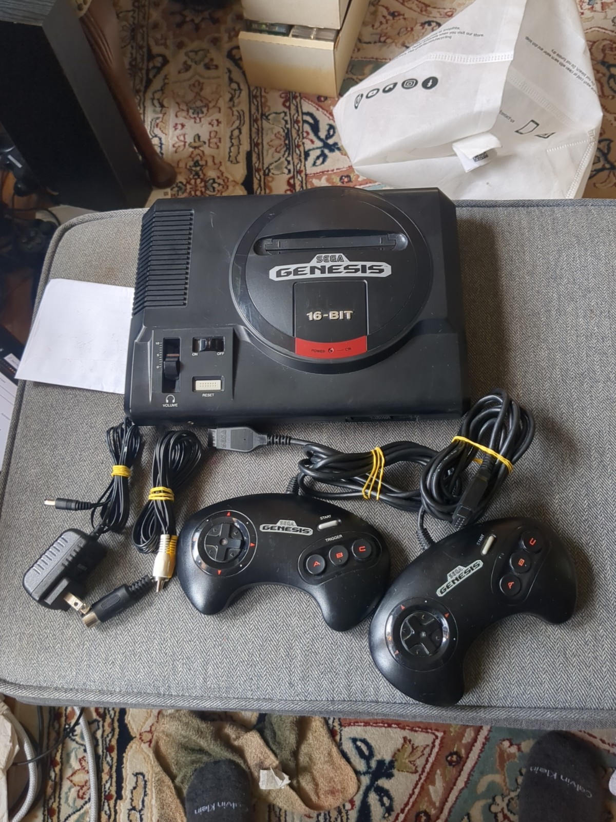SEGA GENESIS Console MK-1601 AUTHENTIC Video Game System 1st Model 2 Controller