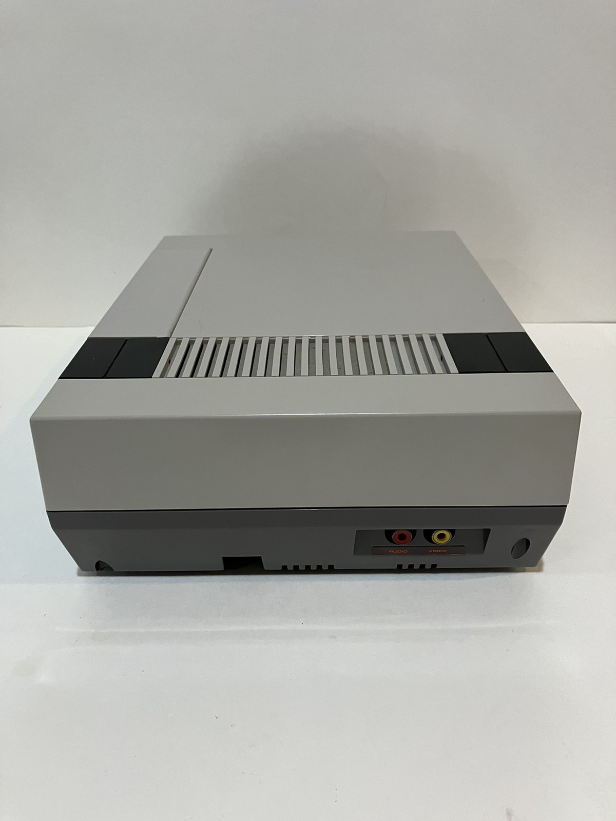 Nintendo NES Action Set Home Console White/Gray UNTESTED SOLD AS IS