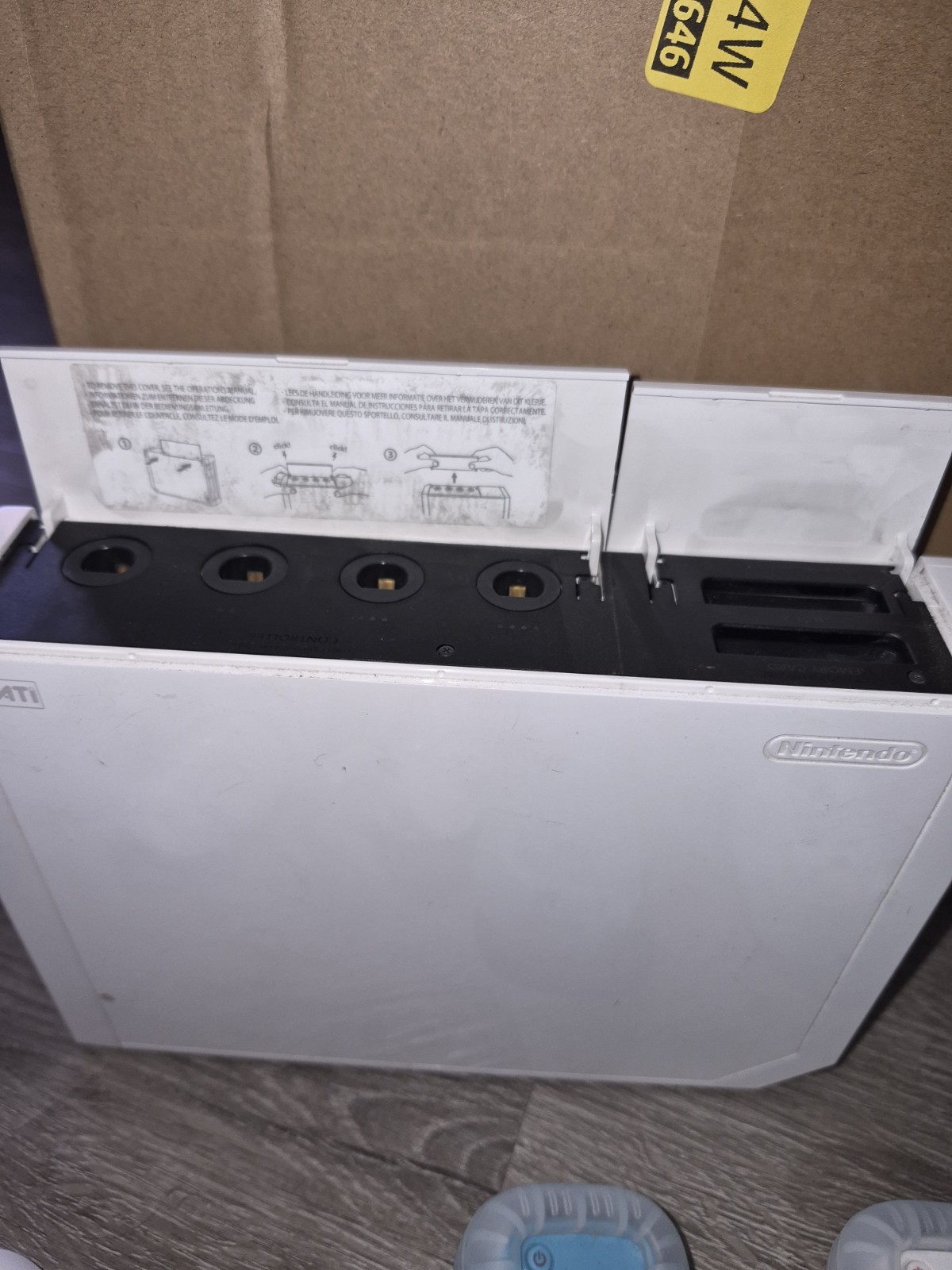 Nintendo Wii RVL-001 Gamecube Compatible w/ Cords and 2 Controllers TESTED
