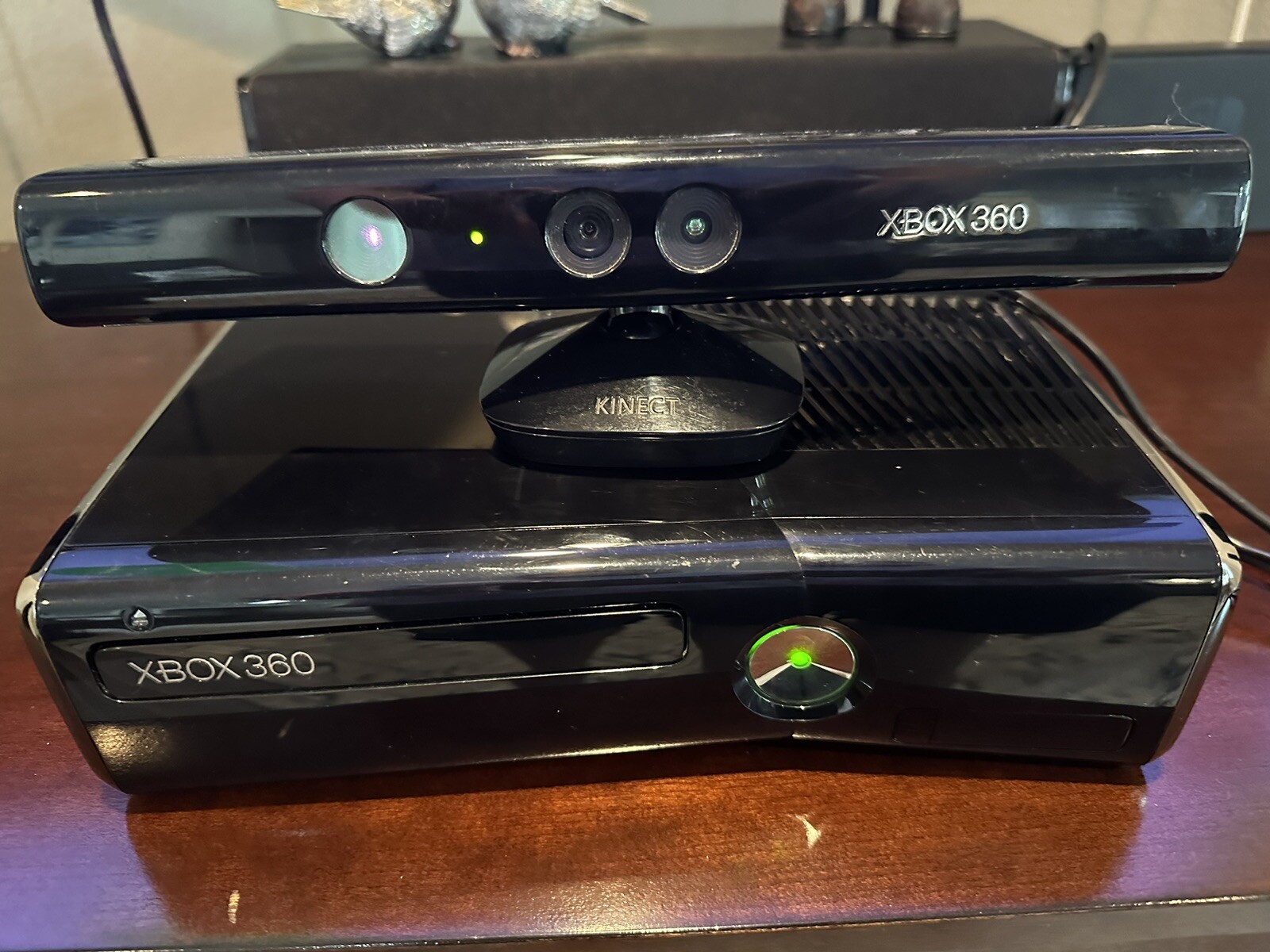 XBox 360 250GB Kinect Special Edition Console in Black W/Halo 3 Green Controller