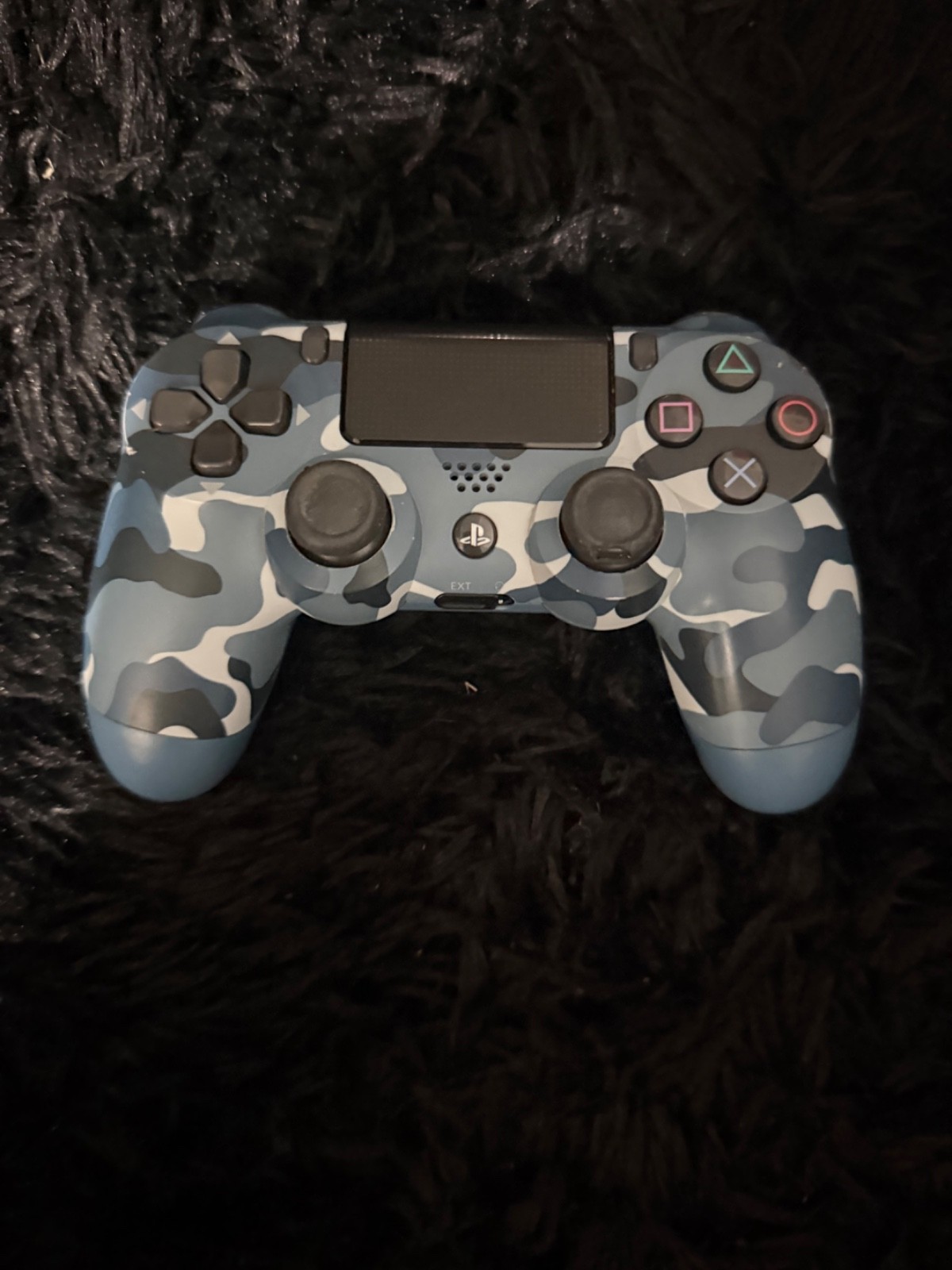 Sony Black PlayStation 4 Pro 1TB, 3 controllers, Hdmi cord, Charger