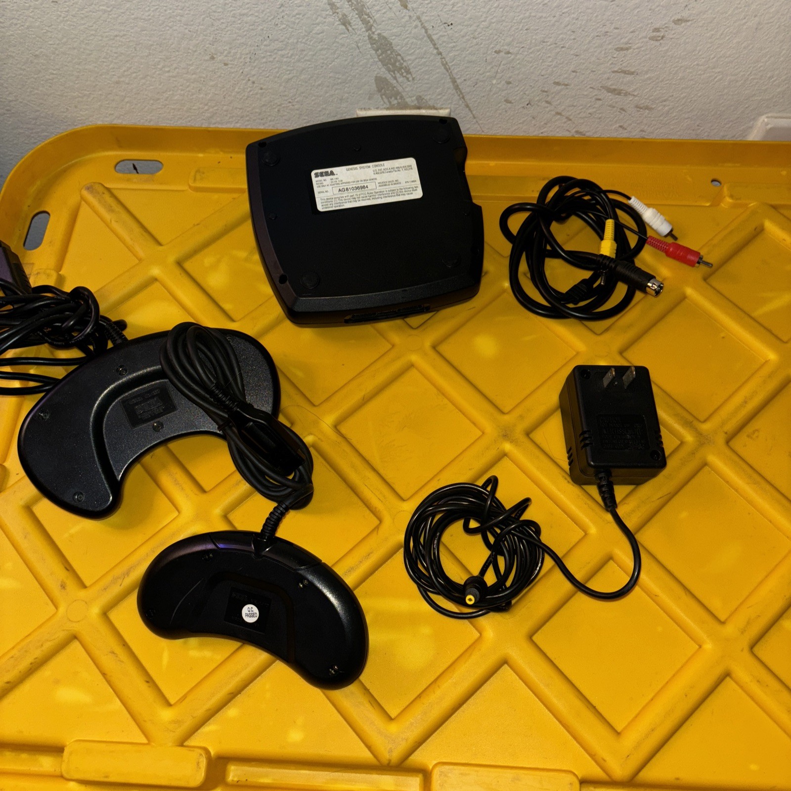 Sega Genesis Model 3 The Core System In Box Tested 2 controllers 6 games!