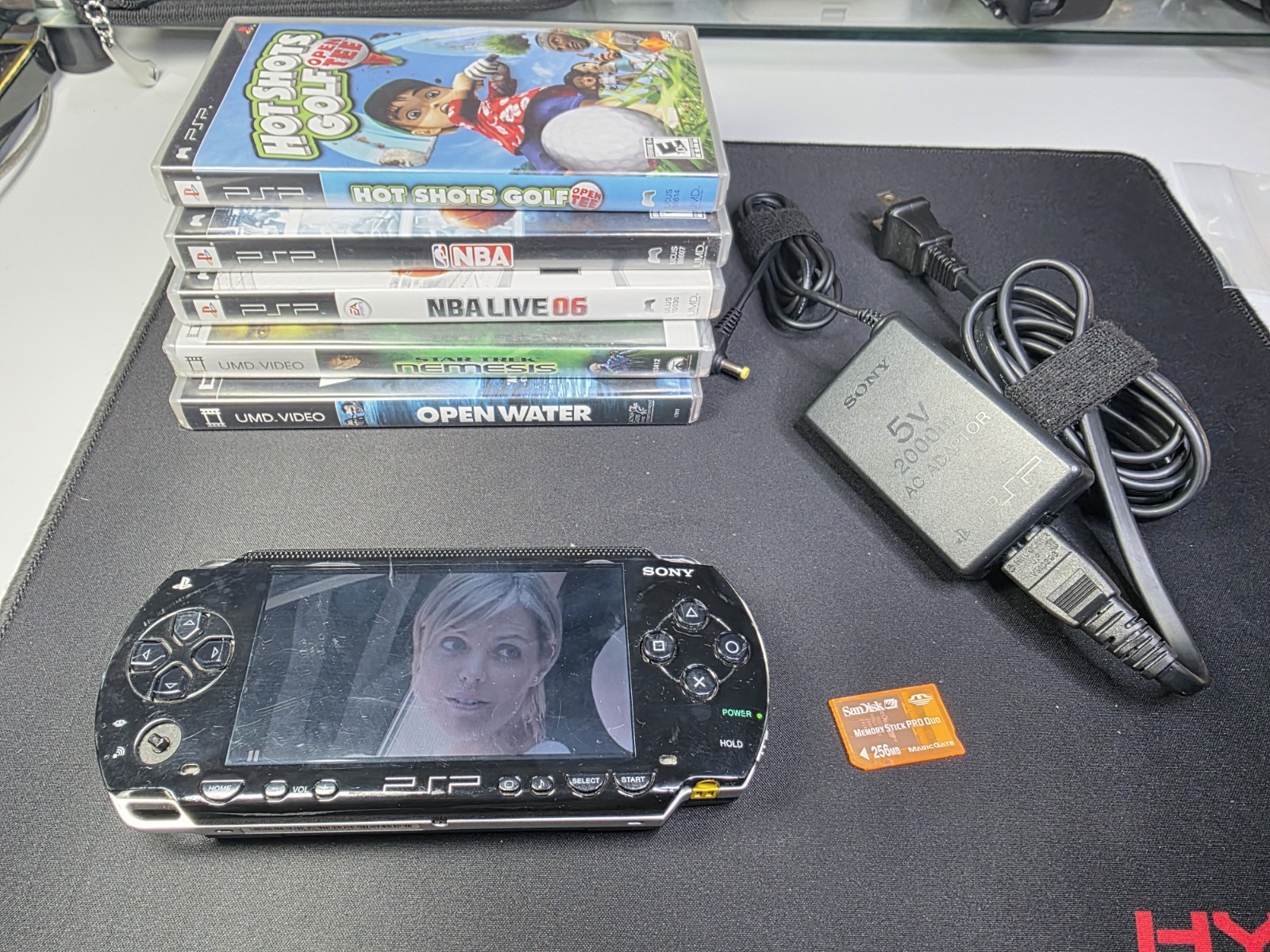 Sony PSP-1001 Black with Charger Battery 256mb Memory Stick + 2UMD + 3 Games ⚠️