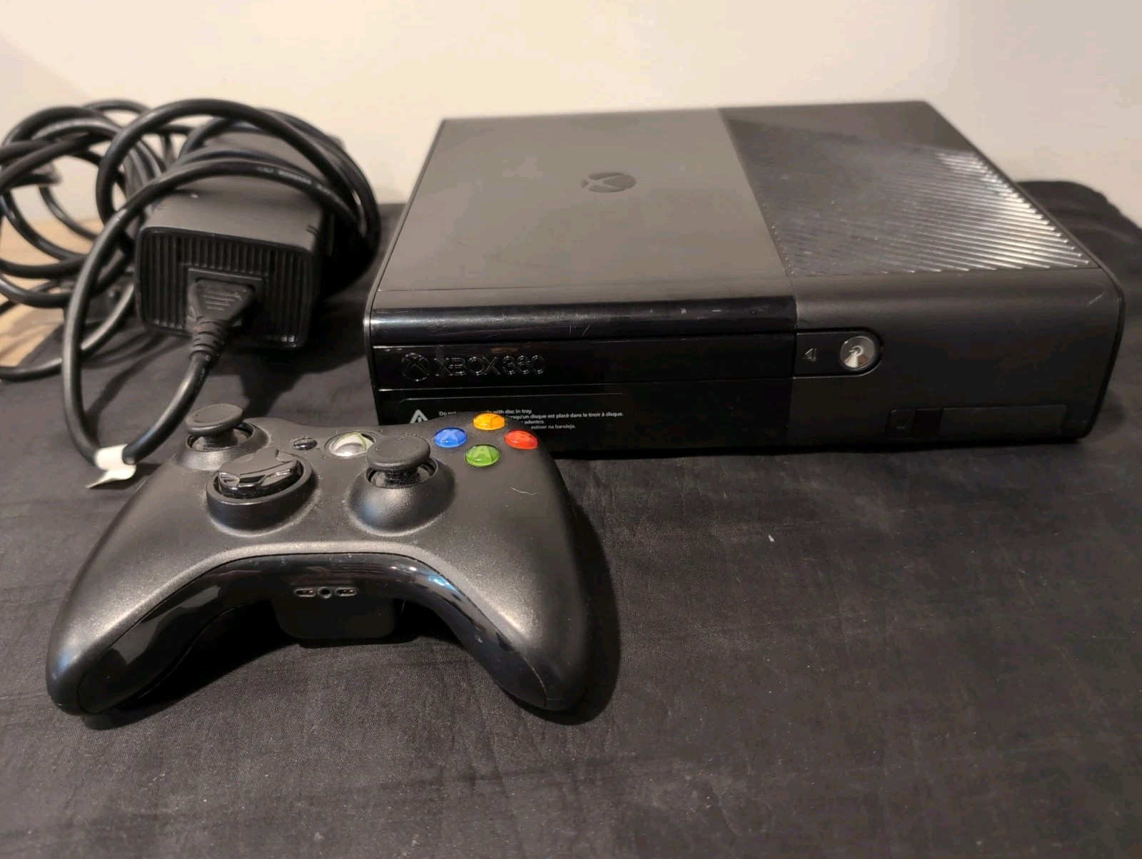 Microsoft Xbox 360 S Console W/Cords + Controller Black