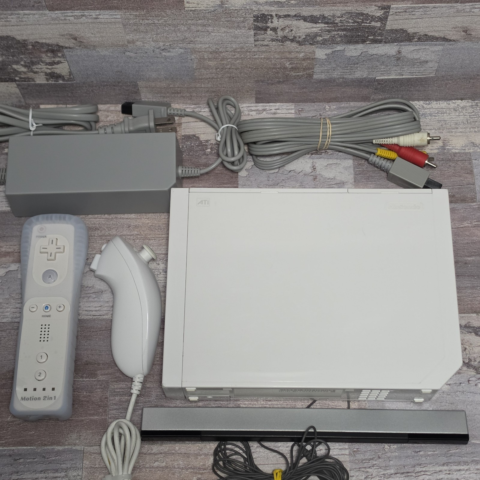 Nintendo Wii Console Bundle RVL-001 System Tested Works GameCube Compatible