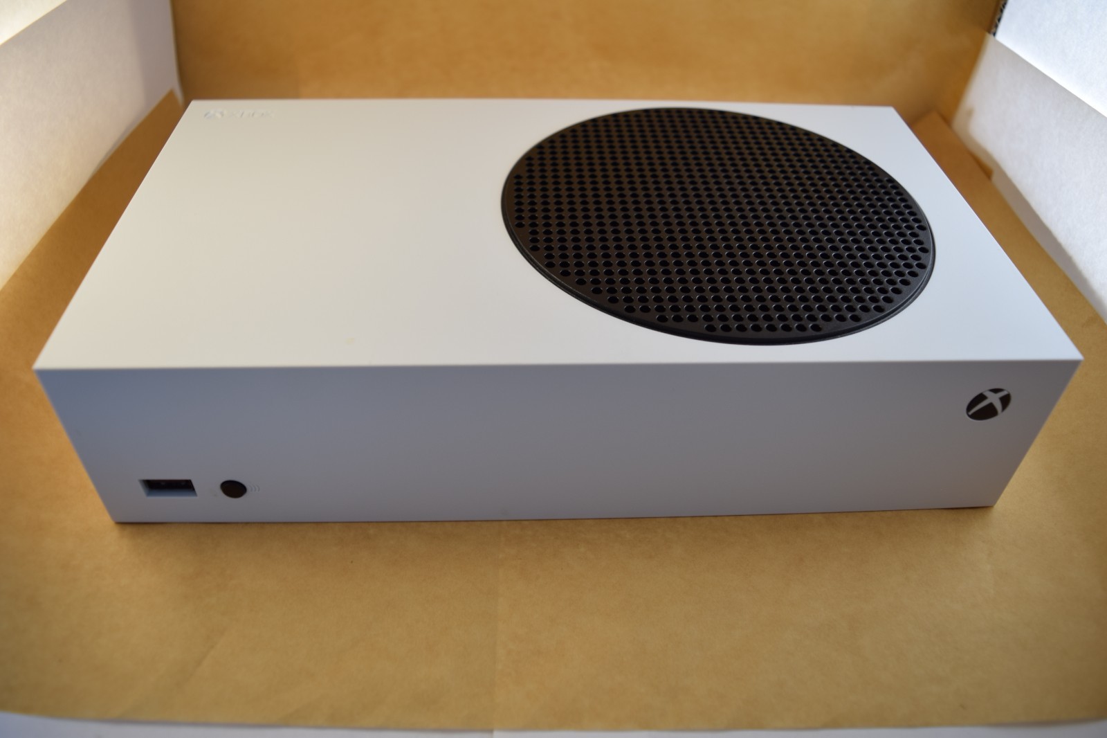 Xbox Series S 512GB – Barely Used – Original Box – Controller + Extras