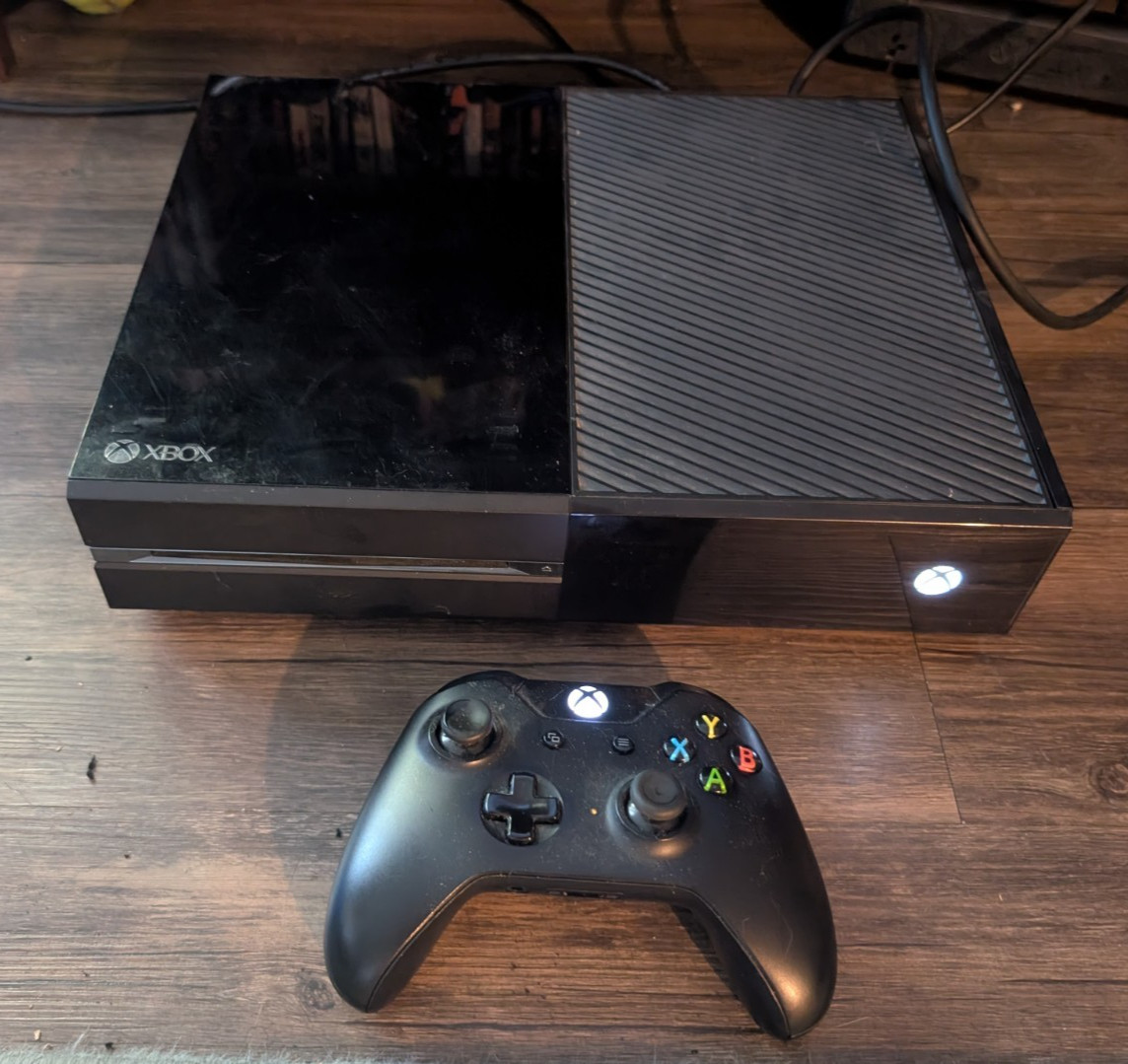 Microsoft Xbox One 500GB Console w/ Controller, Headset and Final Fantasy XV