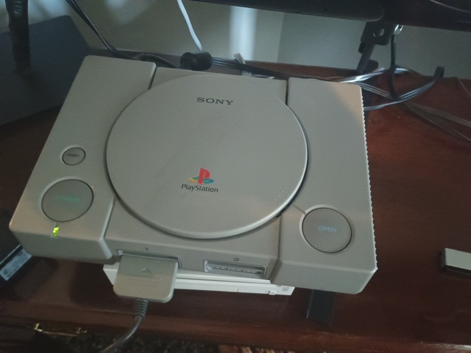 Sony PlayStation Launch Edition Gray Console (SCPH-9001) With Game & Controller