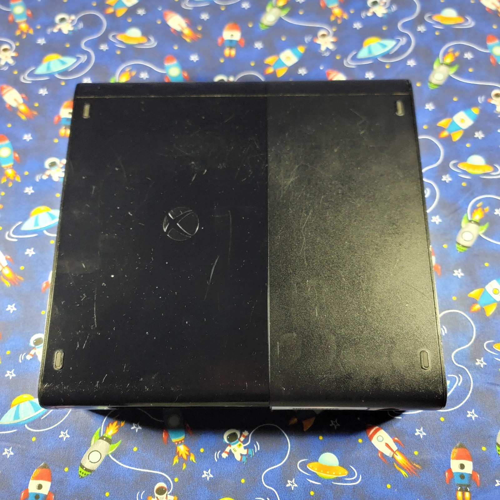 Microsoft Xbox 360E 4GB Console System Bundle W/ Cord, Kinect, Controller & Cabl