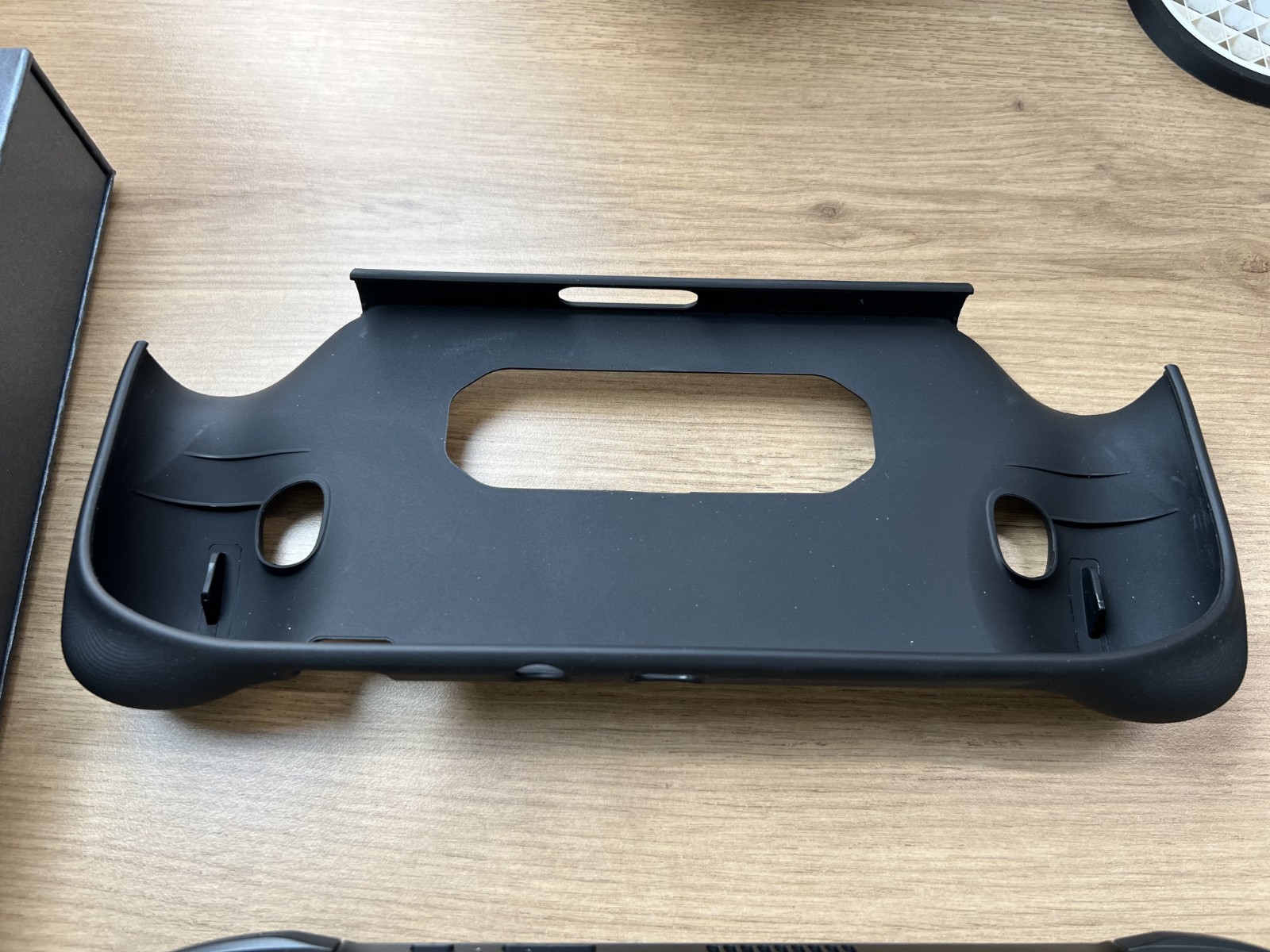 AYN Odin 2 Portal – Base – 8gb / 128GB – Includes TPU grip