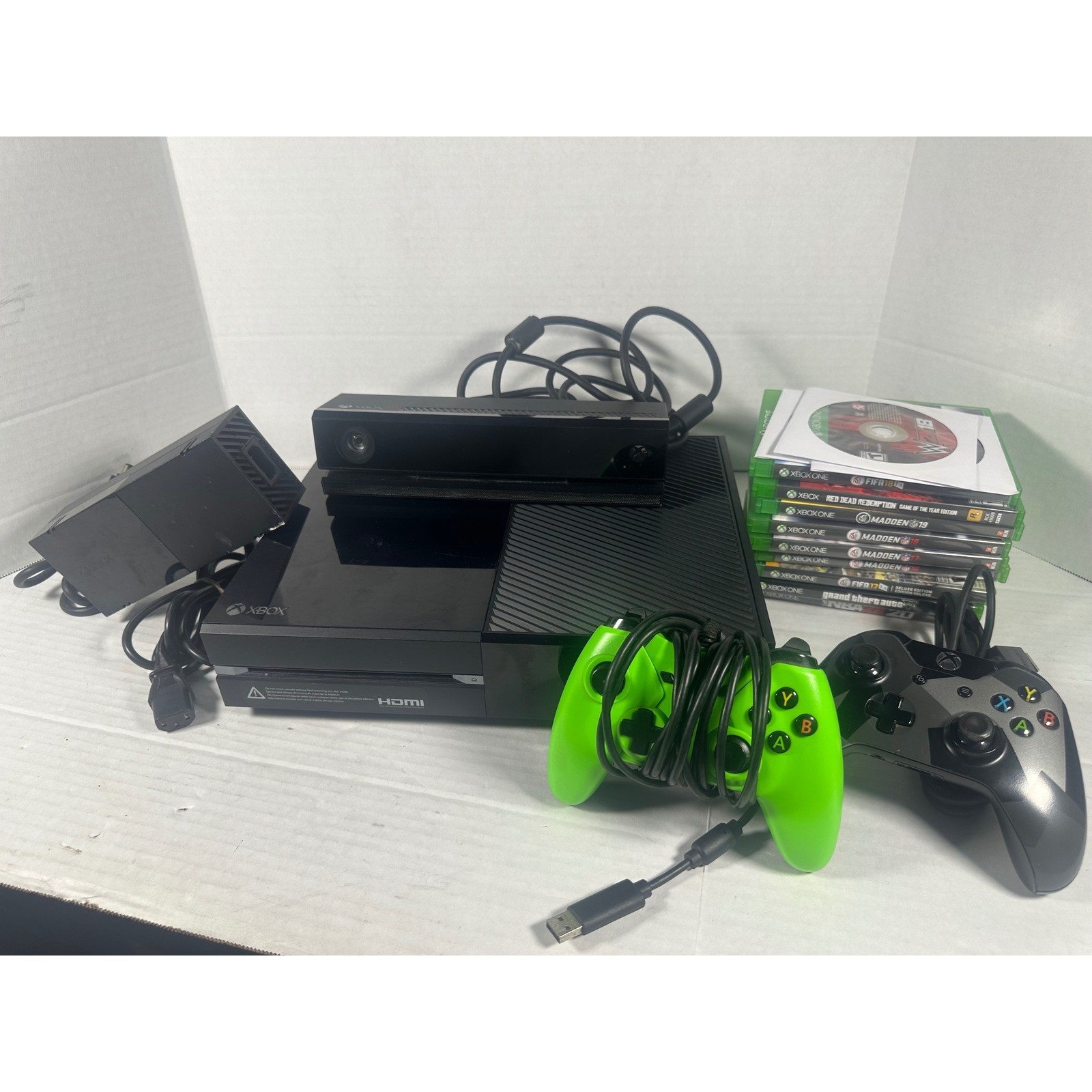 Microsoft Xbox 1 500GB Black Console Bundle Kinect 2 Controllers 11 Games GTA V