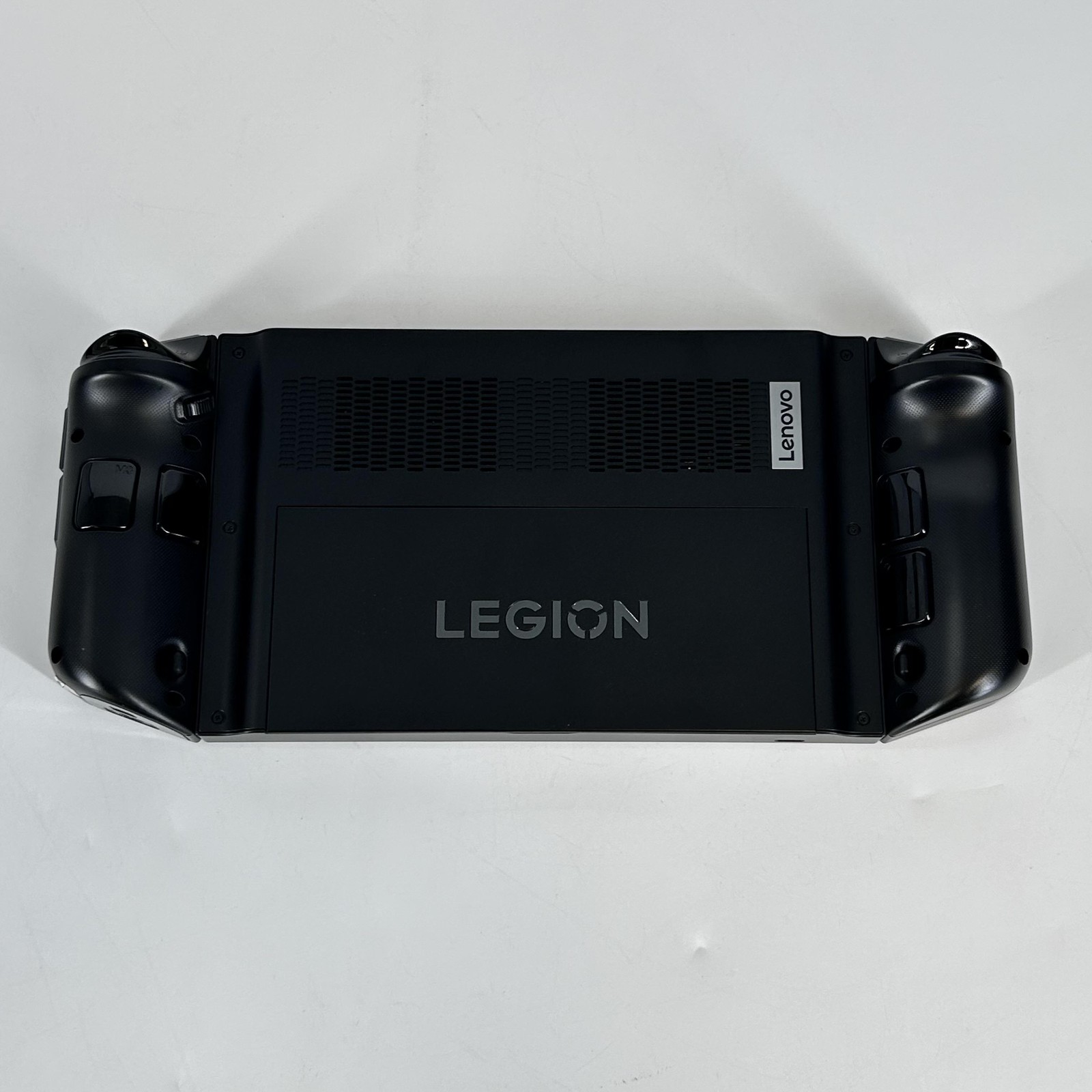 Lenovo Legion Go AMD Ryzen Z1 Extreme 16GB RAM 1TB w/ Charger/Case – Very Good