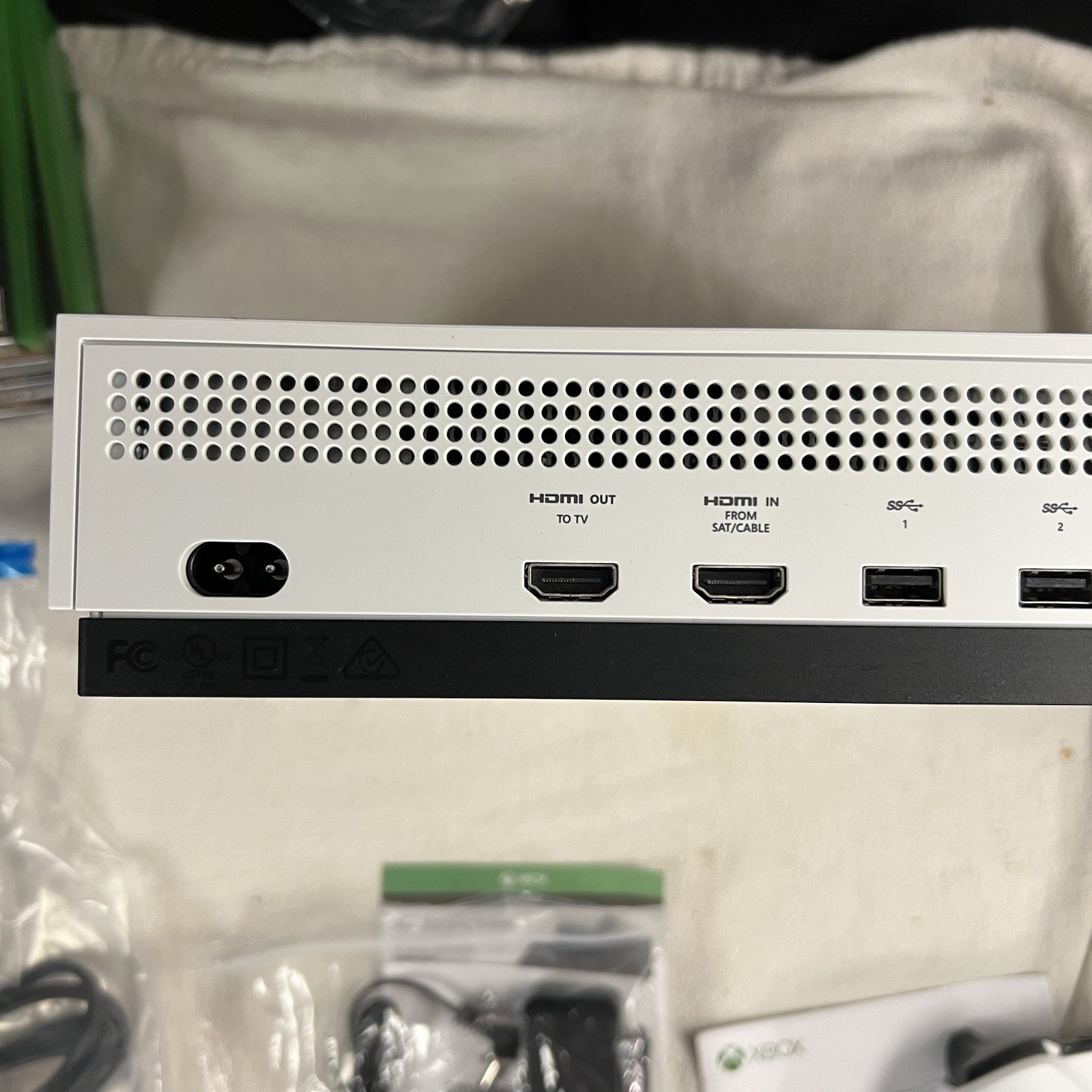 Microsoft Xbox One S White Console Bundle 5 Games