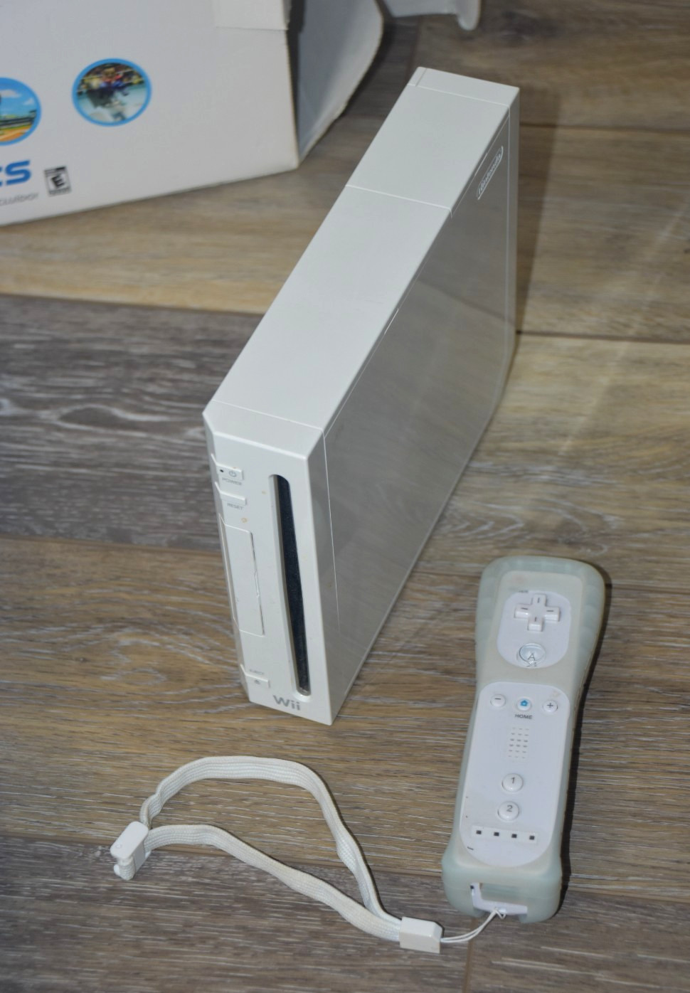 Nintendo Wii RVL-001 Console Bundle: Controller, Motion Wand, Power Supply, AV