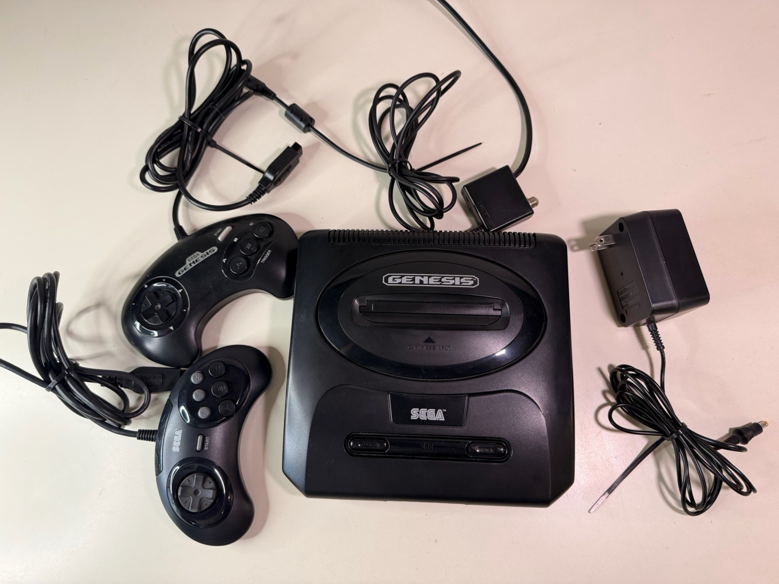 Sega Genesis MK-1631 2 Controllers Power And A/V Cables