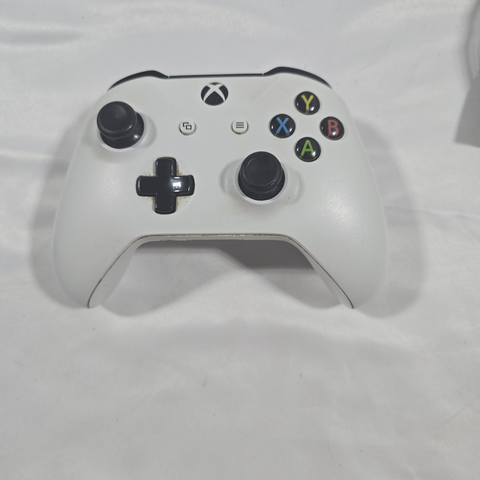 Microsoft Xbox One S 500GB – White Console, Controller, Power Cord