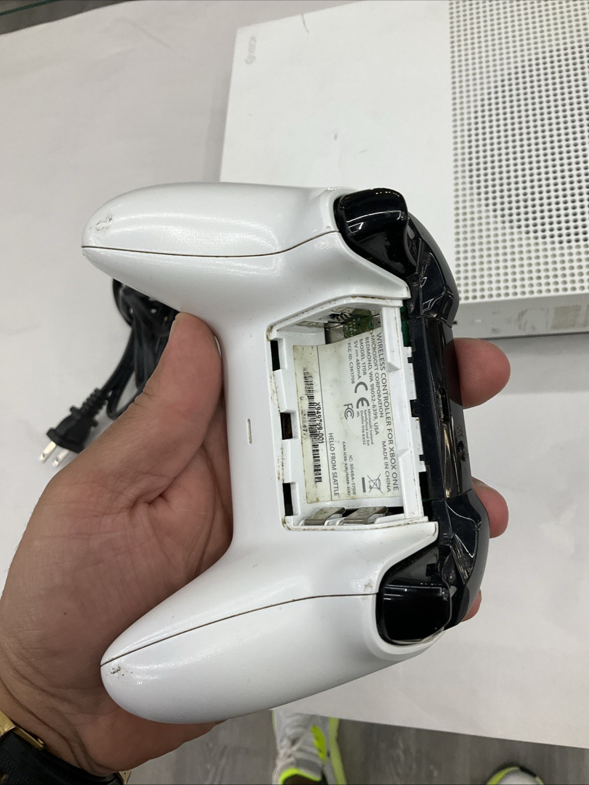 Microsoft Xbox One S White Home Console HDMI Model 1681 Controller