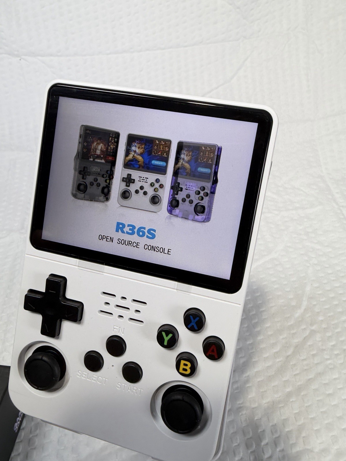 R36S White 64 GB Handheld Game Console IPS Screen 3.5 Inch, 20000+ Video Games
