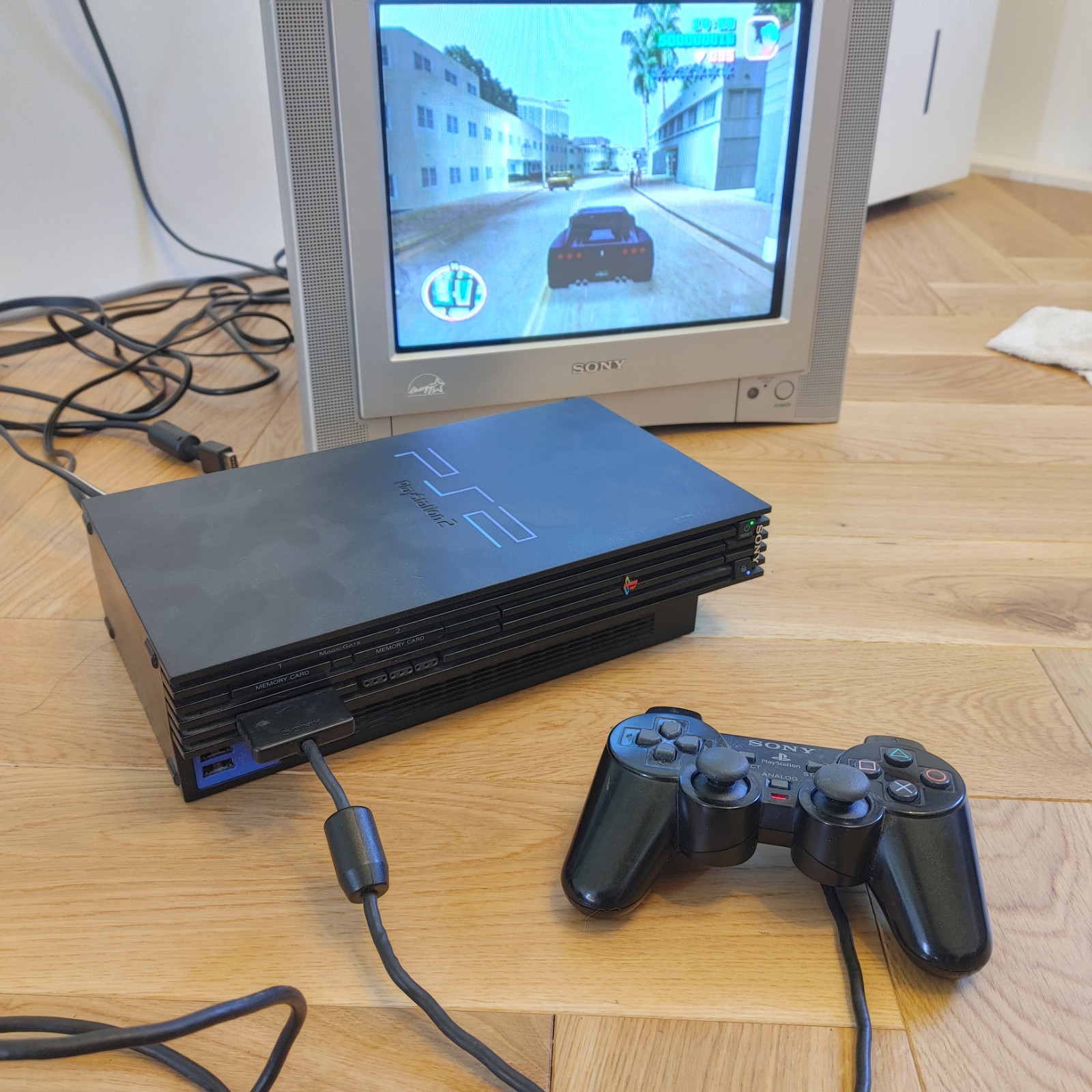 Sony PlayStation 2 PS2 Console SCPH-39001 w/ Cables Games & Controller