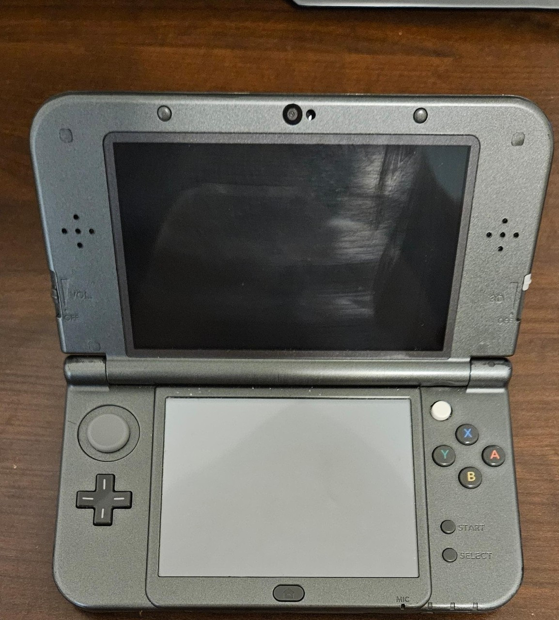 Nintendo 3DS XL Handheld System Gray/Black w/ Stylus, Charger, Grip Case, Game