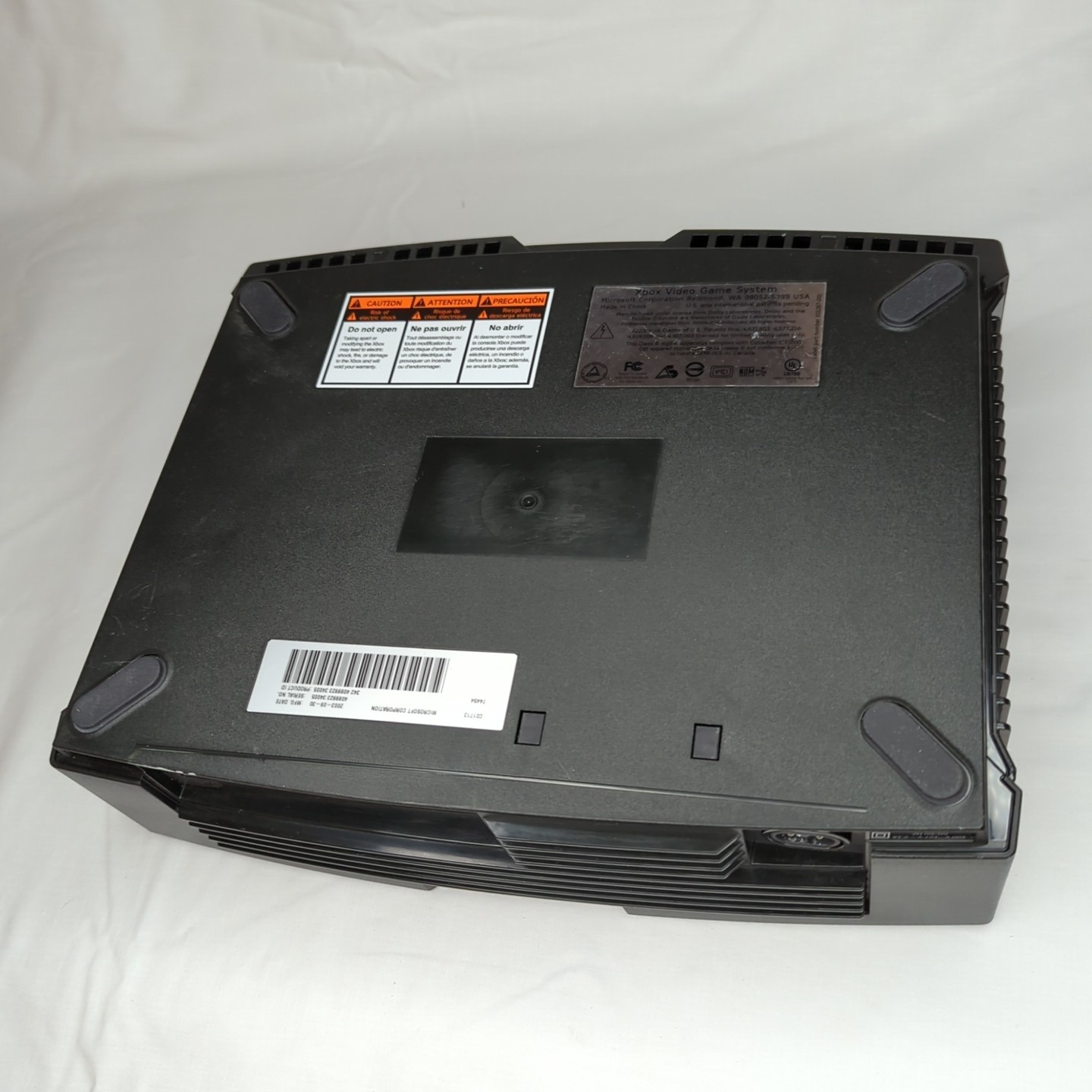 MICROSOFT XBOX CONSOLE WITH POWER CORD FOR PARTS AND REPAIR