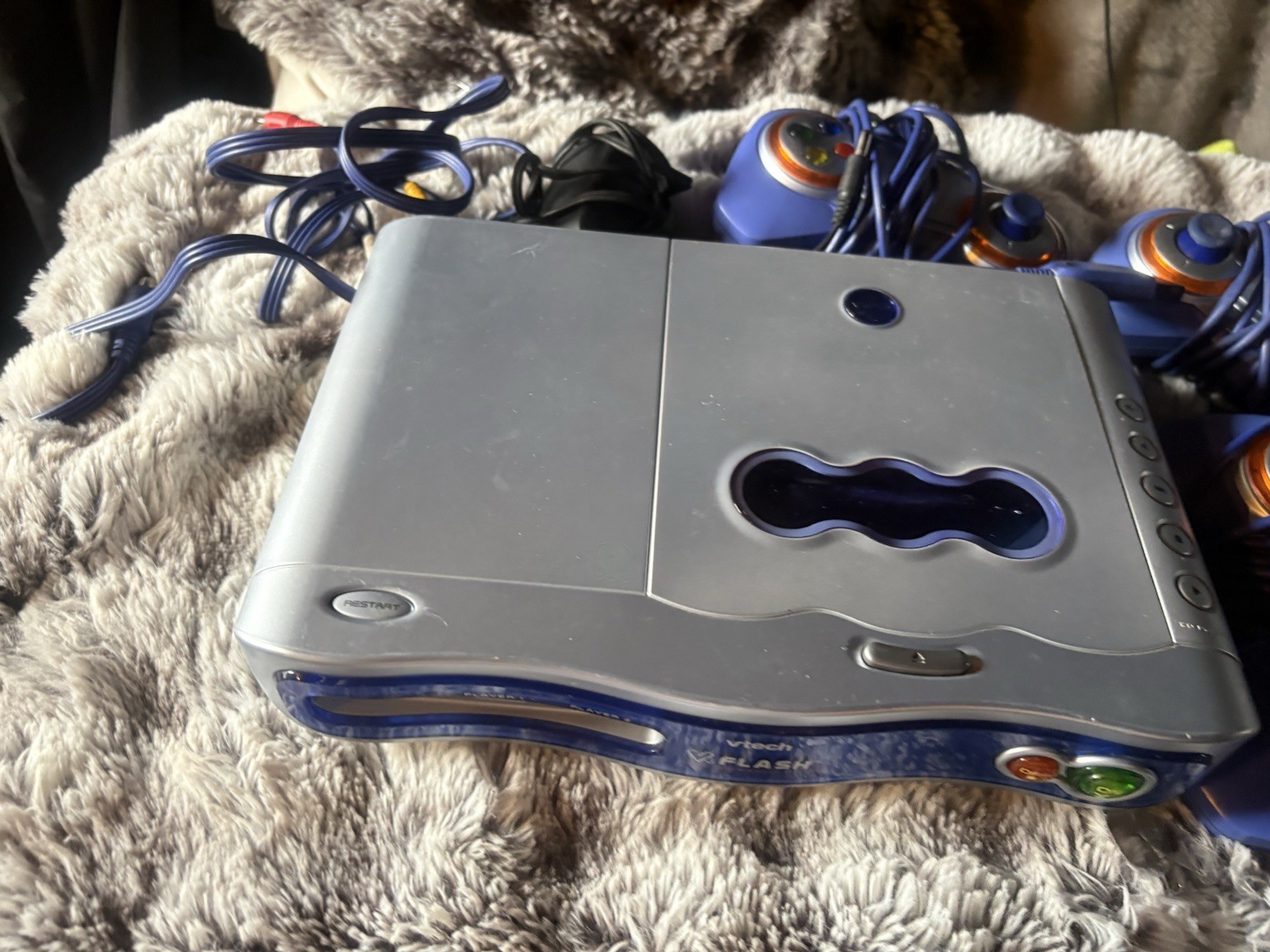 VTech V.Flash Console System w/ 3 Controllers & Cables Tested Works Great Condit